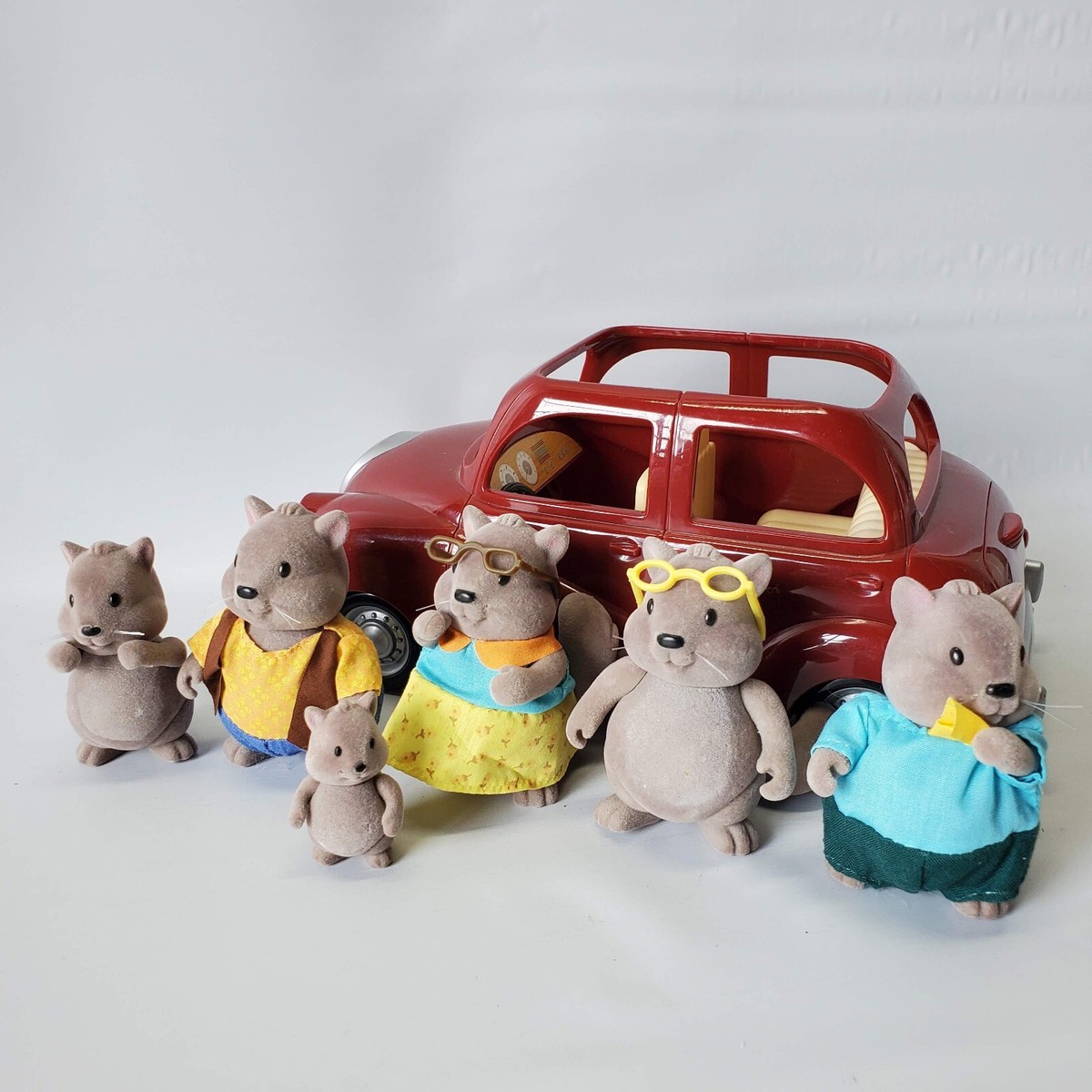 Li'l Woodzeez Bustleberry Squirrel Family & Calico Critters Red