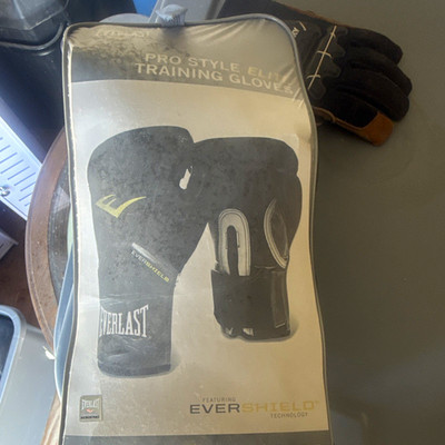 Everlast Pro Style Elite Training Gloves 16 oz Black/White/Gold Size M