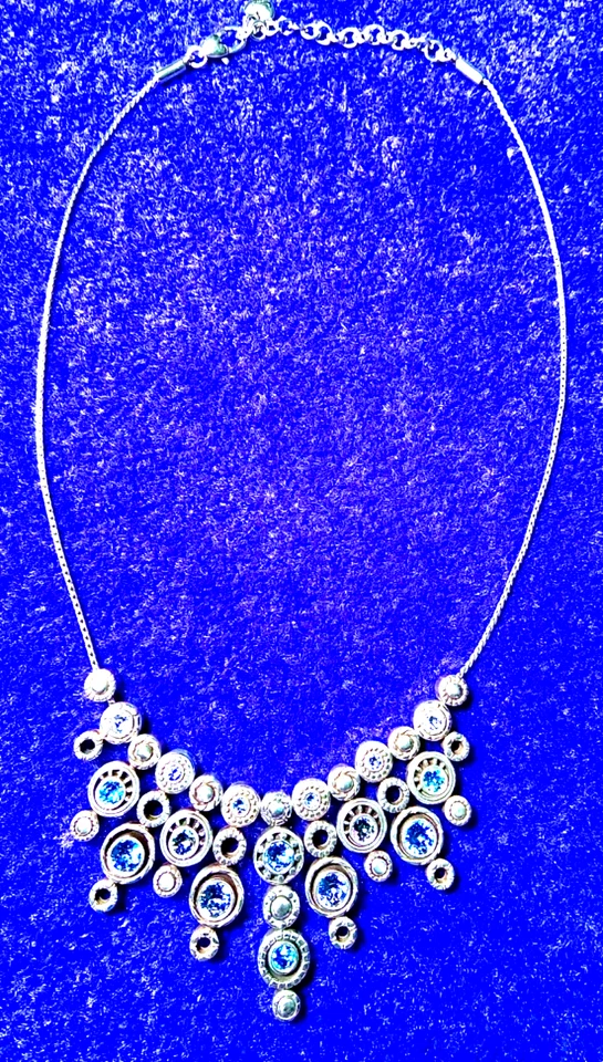 COLLAR COLLAR CRISTAL SWAROVSKI TONOS PÚRPURA AZUL TANZANITA HALO BRILLANTE Foto 3 de 4