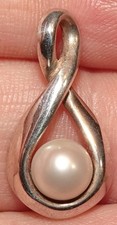 Rare James Avery Sterling Silver Cultured Pearl Pendant