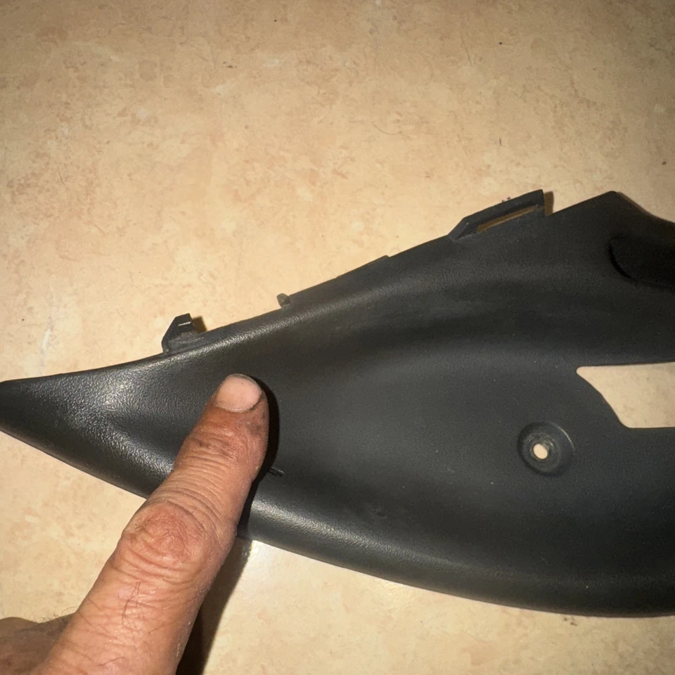 Pontiac Firebird TA LH 1993-2002 panel de puerta del conductor manija bisel gris  Foto 2 de 4