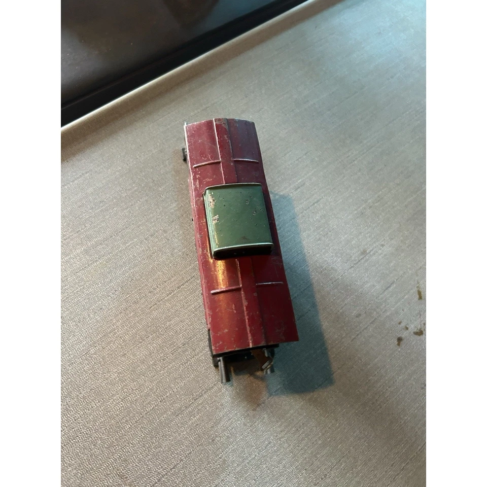 Prewar Ives 562 Red Caboose – Tinplate O Gauge Train Car 1920s–30s Original - Image 2 of 3