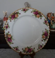 VINTAGE Royal Albert Bone China Old Country Roses Dinner Plate, England