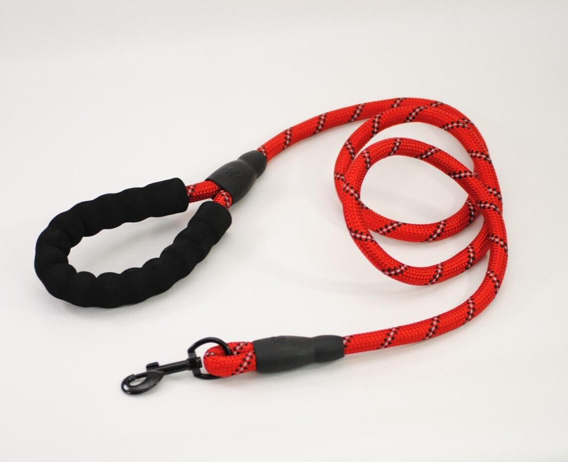 Lil Scoopy dog leash, heavy duty ft and 300 pet waste bags, 20 rolls