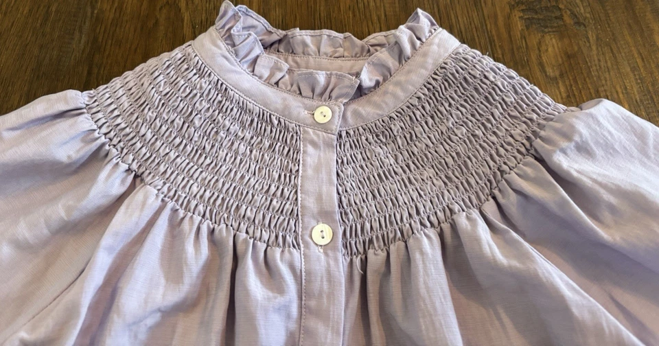 Blusa Pomander Place Tuckernuck Emory Calada Cuello Volantes Lavanda Moda Pequeña Foto 4 de 4