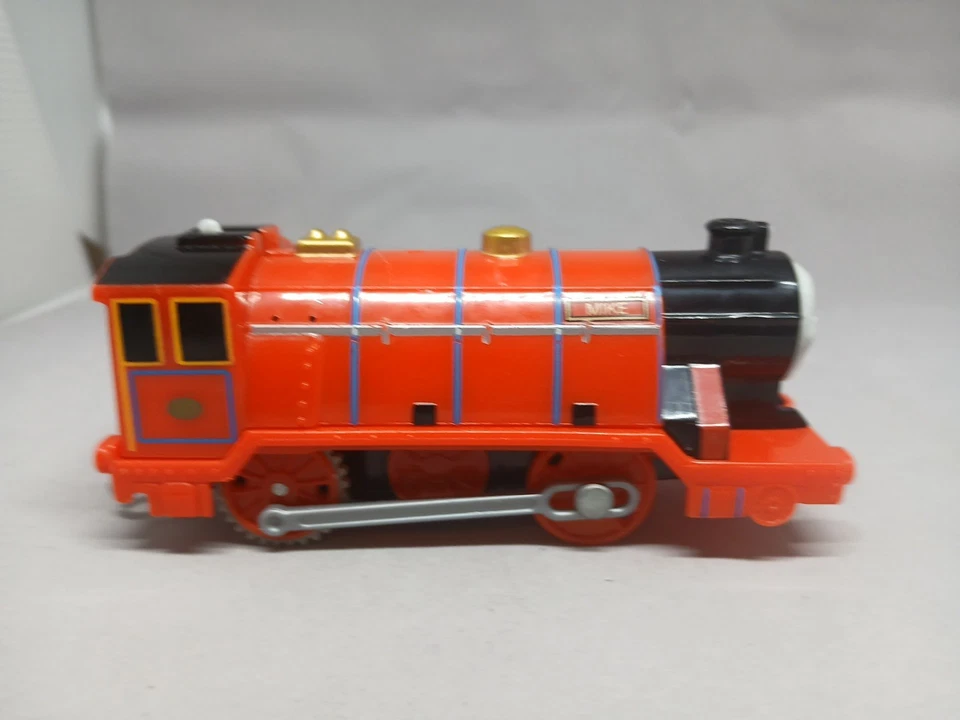 Motor de batería MIKE se adapta a la vía de tren TRACKMASTER & WOOD (Thomas Tomy) Foto 2 de 2