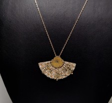 Bellissimo ciondolo vintage firmato REED & BARTON damascato ventaglio orientale tono oro