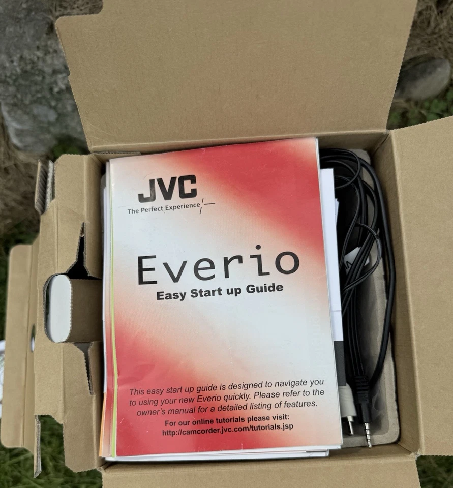 JVC Hard Disk Video Camera Everio Red GZ-MG330-RU Powers on - Image 4 of 4