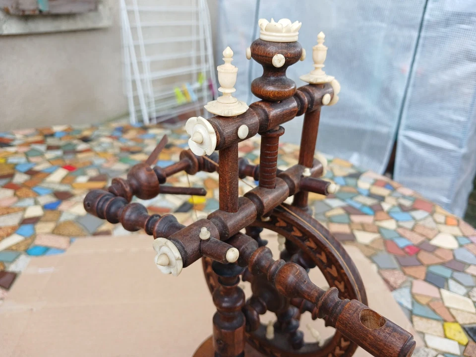 Ancien et beau rouet miniature en bois et os breton ? circa 1900 - Photo 4/4