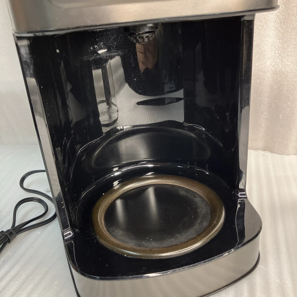 Cuisinart DCC-3200 Programmable Coffeemaker Perfect Temp 14-Cup Carafe - Image 4 of 4