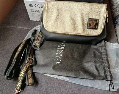 Versace Parfums Kunstleder Schultertasche Umhängetasche Medusa Gold Schwarz-