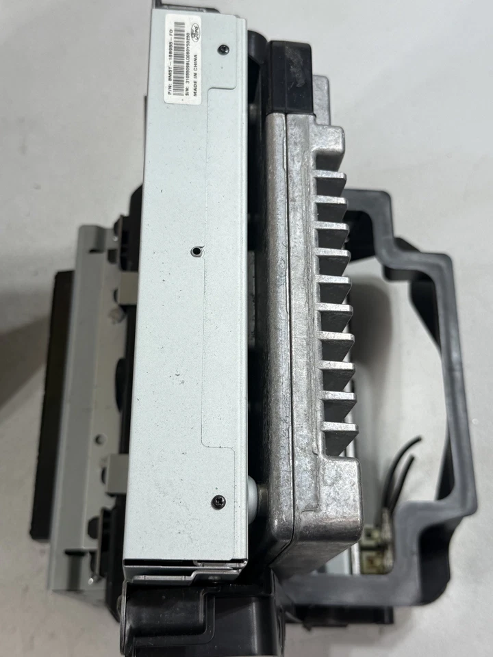 Ford Focus 2013-2014 hatchback Sony Sync 2 navegación navegación unidad de radio con moldura OEM Foto 4 de 4