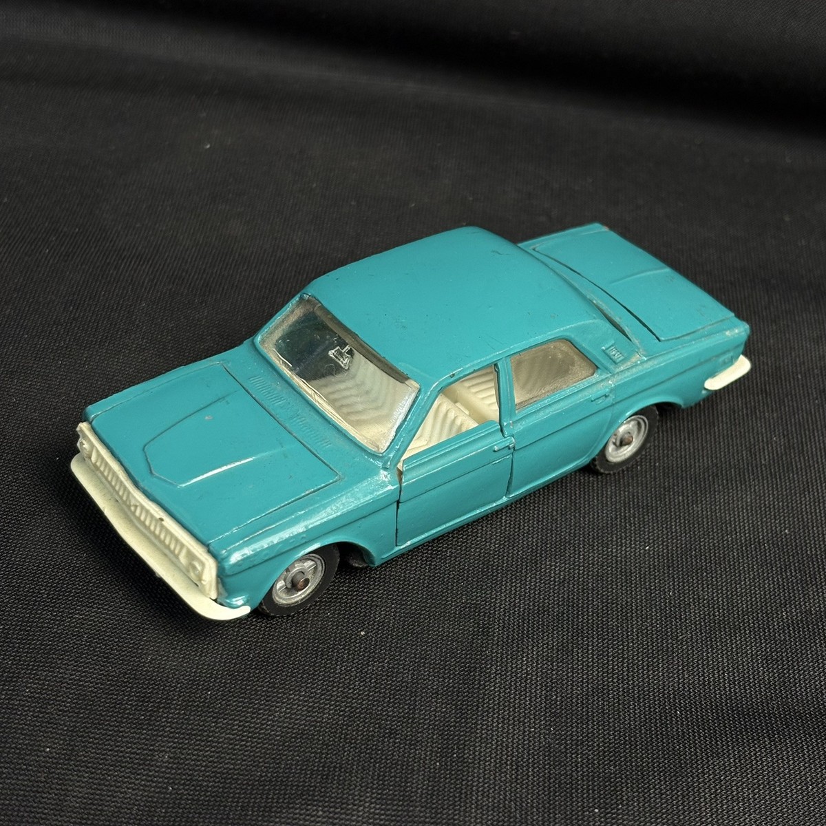 CCCP ソ連 ロシア VOLGA GAZ 24 救急車 ミニカー セット VOLGA