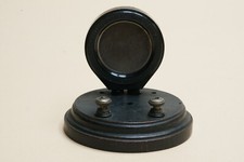 Instrument scientifique : Cellule photo-électrique sur socle, tout début XXe s.