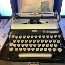 Underwood DeLuxe Quiet Tab Typewriter Green & White w Gold Label w Case - WORKS thumbnail