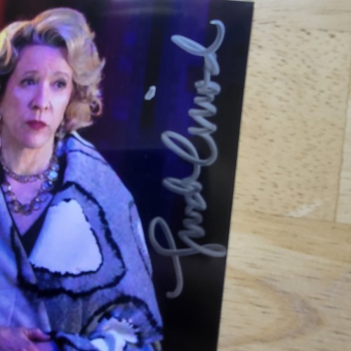 Linda Emond solo omicidi nell'edificio foto autografa 4x6 firmata a mano AA - Foto 2 di 3