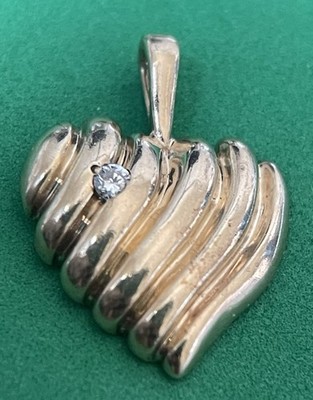 14k Gelbgold Wirbel herzförmiger kleiner Diamant Anhänger Charm 3,4 Gramm