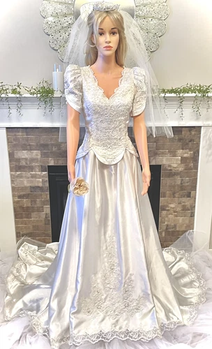 OFF WHITE Abito da sposa Mon Cheri vintage anni 90 2000 bianco sporco e velo in tulle perlato