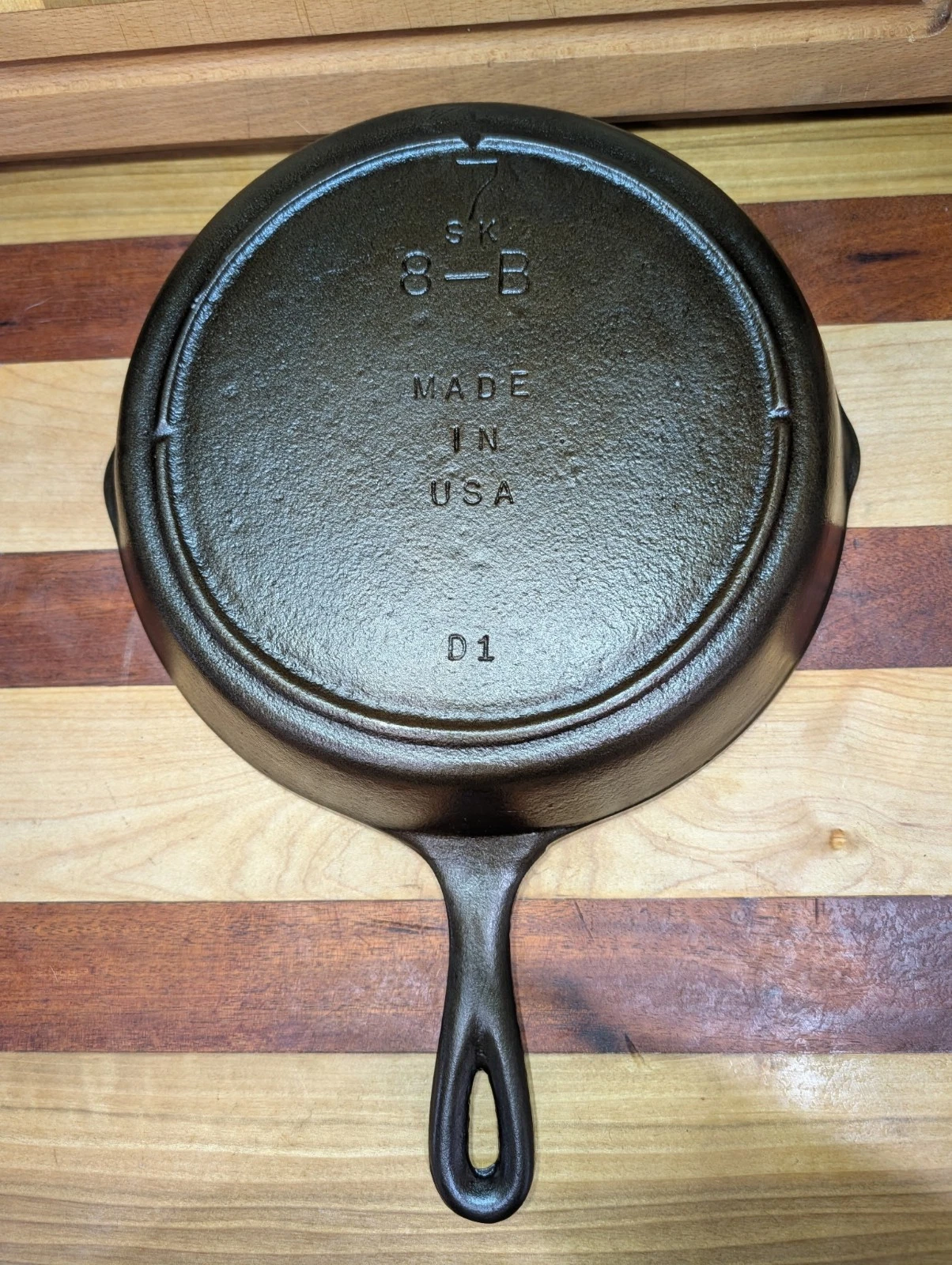 Lodge 3 Notch #7 Cast Iron Skillet