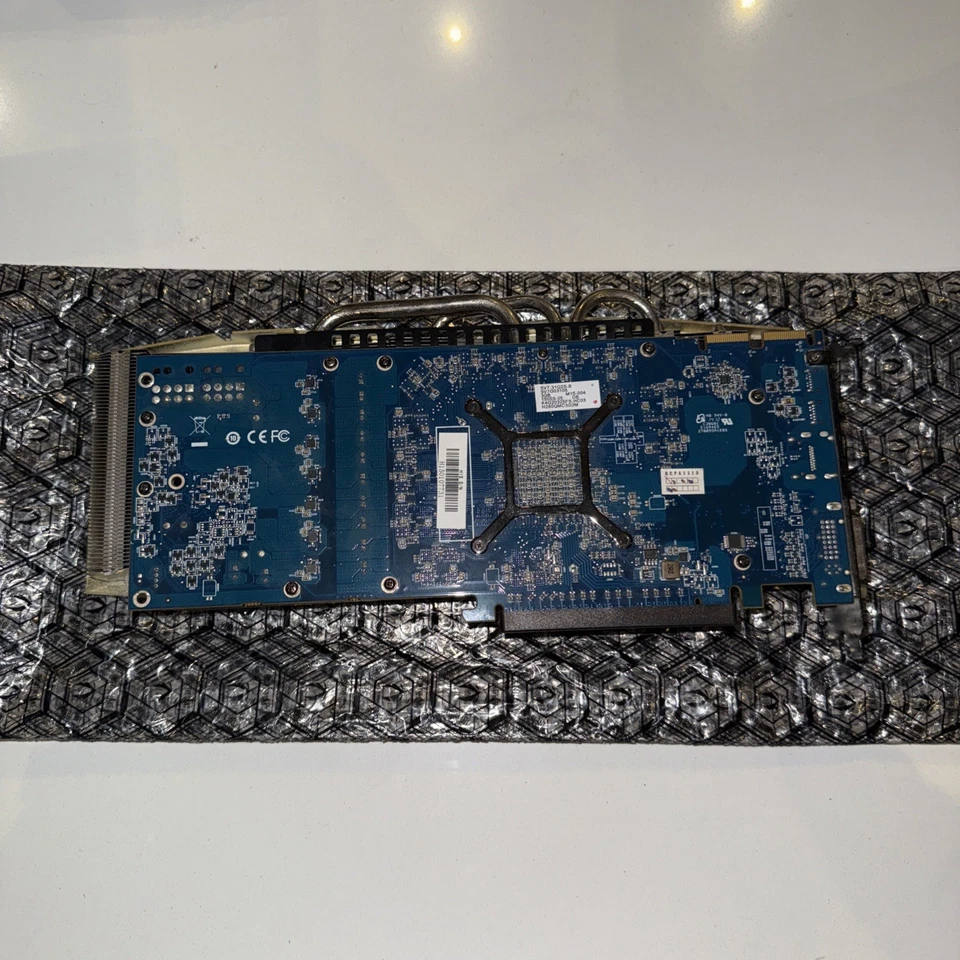 AMD R9 290X (HIS IceQ X2) - Image 3 of 4