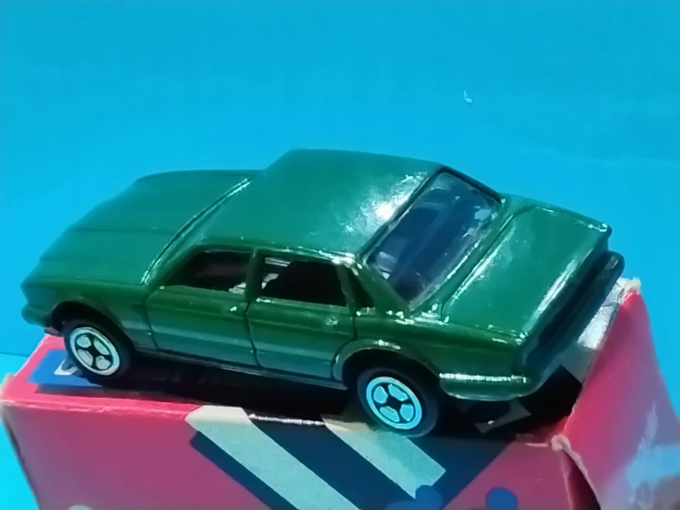 1985 CORGI JAGUAR XJ40 GREEN LUXURY SALOON BRITISH 80s CLASSIC - Image 3 of 4