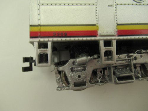 Bachmann Plus 11224 & 11226 Santa Fe War Bonnet #309L & 336B EMD F7A & B HO - Picture 8 of 10