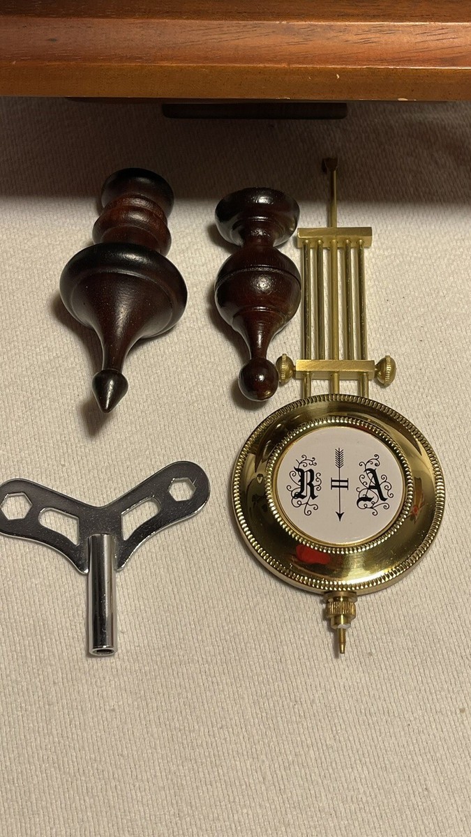 Beautiful Vintage Alaron 31 Day Pendulum Clock With Key C-246