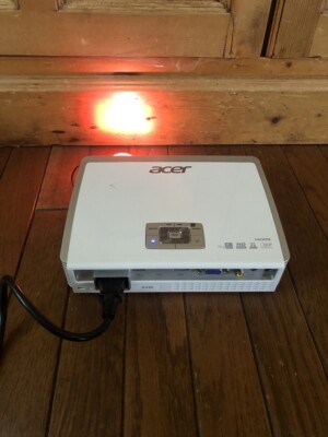 Acer K330 LED Projector Model CWX1012 with Case and Cables - Works!