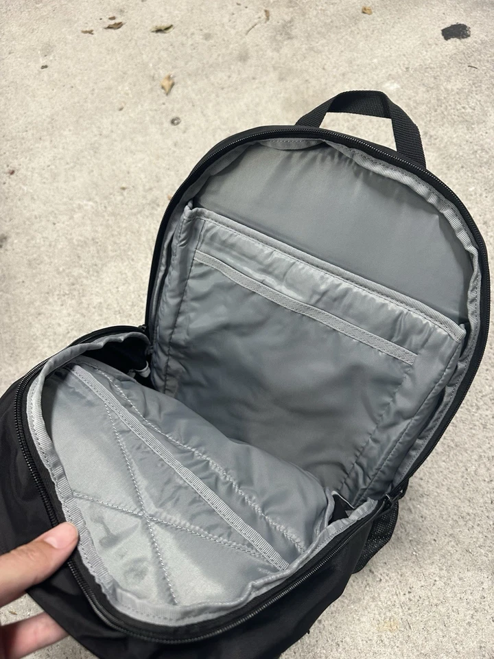 Mochila para portátil Thule para hombre Foto 3 de 4