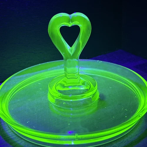 VTG Uranium Glass Trinket Candy Dish Tray With Heart Shaped Handle Glows