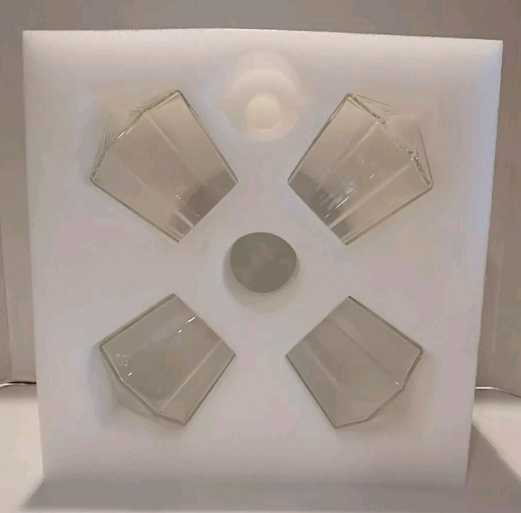 The Wine Savant Diamond Decanter with 4 Glasses and Wood Base Hand Blown 750 ml.