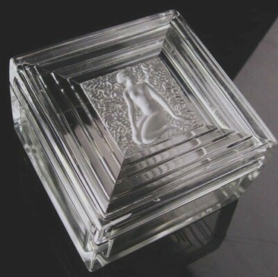 Lalique France Exquisite Clear and Frosted ''Duncan'' Trinket Dresser Vanity Box