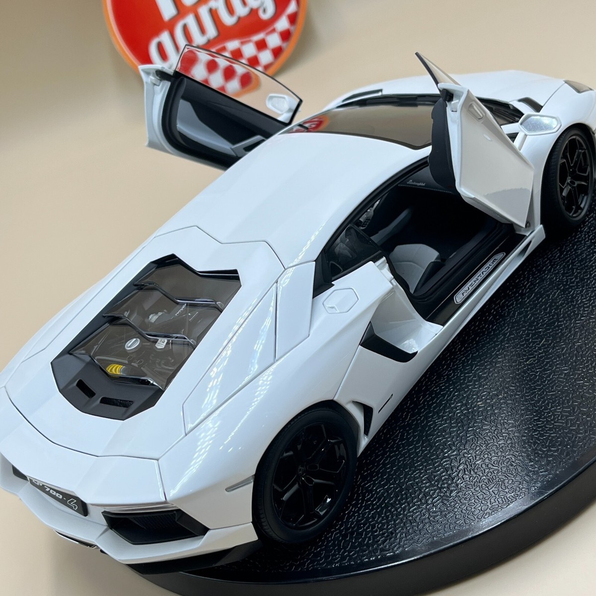 AUTOart 74663 Lamborghini Aventador Lp700-4 Model Car From