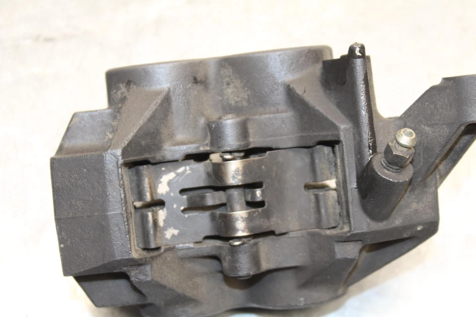 Yamaha YZF R6 2000 Juego de pinzas de freno delanteras derecha izquierda par de pinzas BB558 Foto 4 de 4