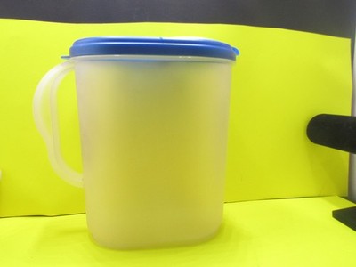 Sterilite 1-Gallon Pitcher w/Blue Lid 128.5 Ounces, Blue Atoll