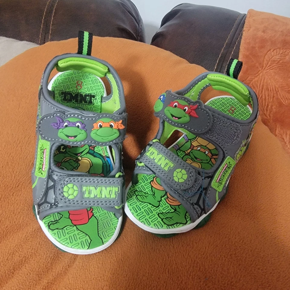 Preciosas Sandalias De Tortugas Ninja Para Niños Facil De Poner Foto 2 de 3
