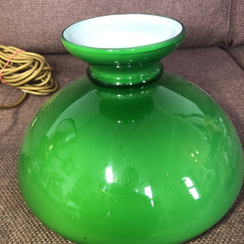 Lampada ad olio vintage elettrica stile ottone paralume vetro verde completa RARA funzionante - Foto 21 di 22