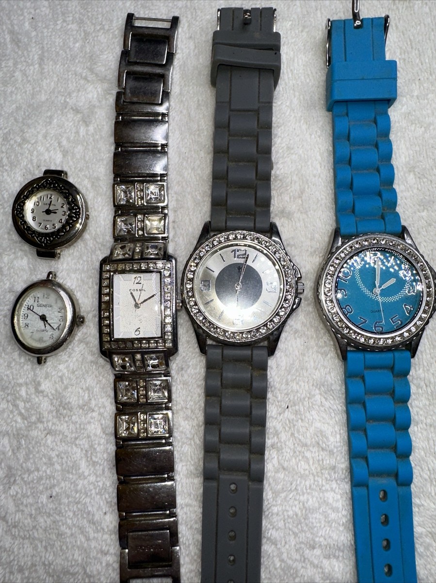 Lot of 3 woman’s watches. 2 fossils 1 unbranded. New batteries. Small wrists Fossil 30 m (3 ATM) Water Resistance Wristwatches for sale  main image 4