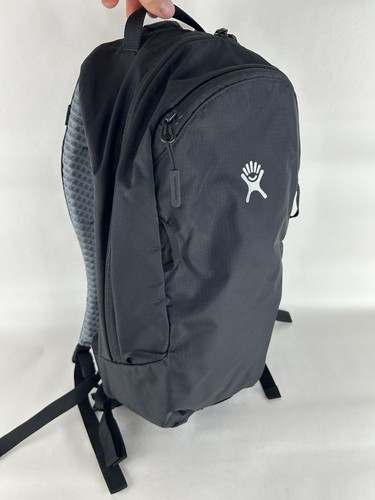 ¡Bonito! Paquete de hidratación Hydro Flask Down Shift negro 14L, bolsa aislante de 2 litros - Imagen 2 de 11