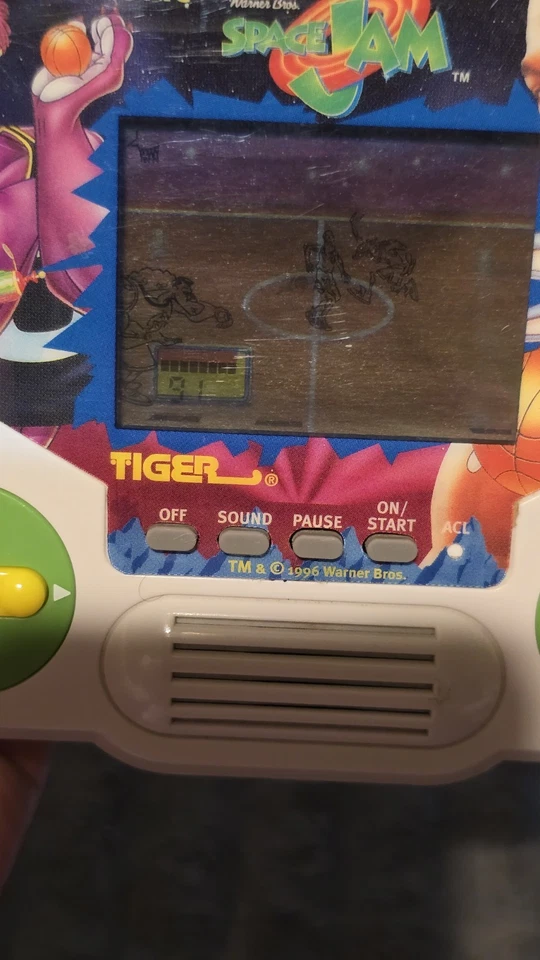 Juego LCD Tiger Electronics Space Jam 1996 de colección con monedas de coleccionistas probadas funciona usado en excelente estado Foto 4 de 4