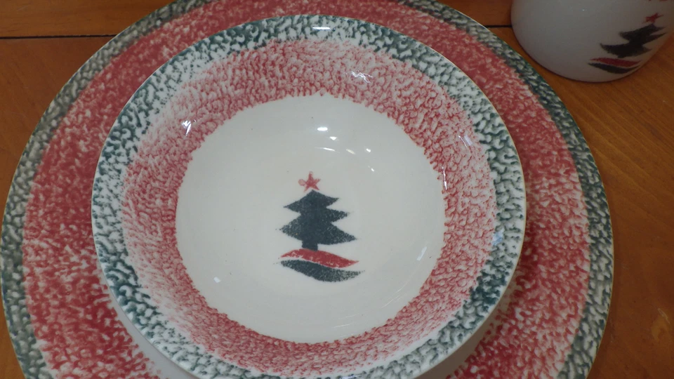 Juego de vajilla Christmas Star de Gibson nuevo en caja servicio 4 12 piezas Foto 2 de 4