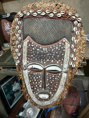 Authentic African Kuba tribe helmet mask from democratic republic of Congo - Picture 3 of 17