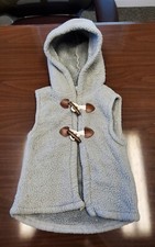Old navy Faux Sherpa Girls gray Vest with hood 2T wooden toggle buttons