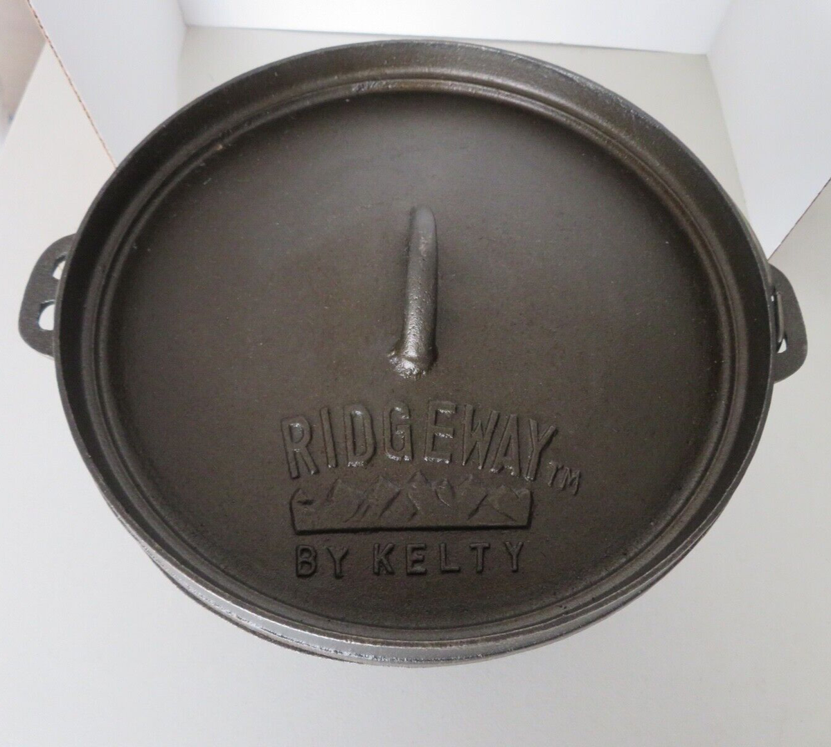 Ridgeway by Kelty Cast Iron Footed Dutch Oven 12