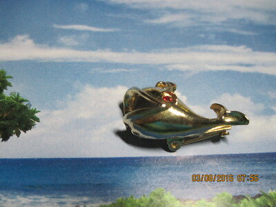 VINTAGE GORGEOUS GOLD FIGURAL REALISTIC WHALE SCATTER PIN W/ C-CLASP....#9142