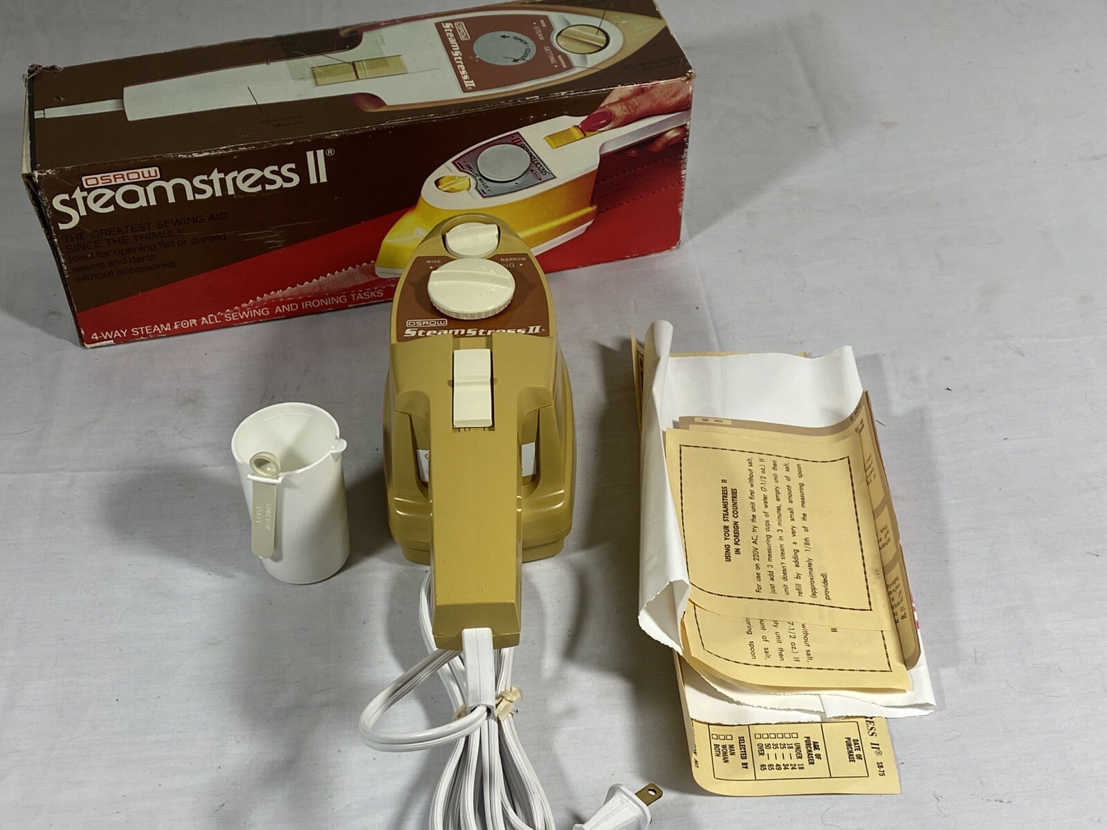 Vintage Oscrow Steamstress II Lightweight Travel Steam Iron Made In The USA