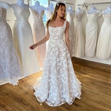 Tulle Wedding Dresses Square Collar Open Back Lace Appliques Elegant A Line Gown