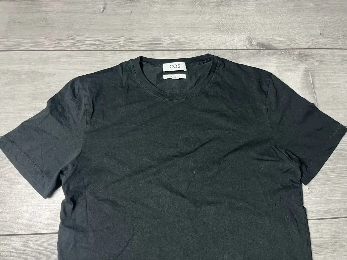 Cos regular tshirt basic size medium - image 3