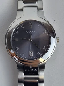 Montre Gucci 8900M 35 mm gris x argent 1386588