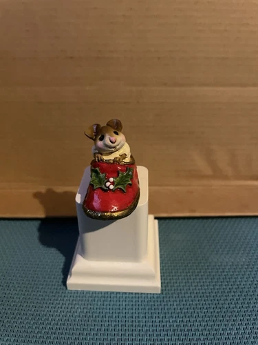 WEE FOREST FOLKS MOUSE IN CHRISTMAS RED HOLY SHOE NO BOX
